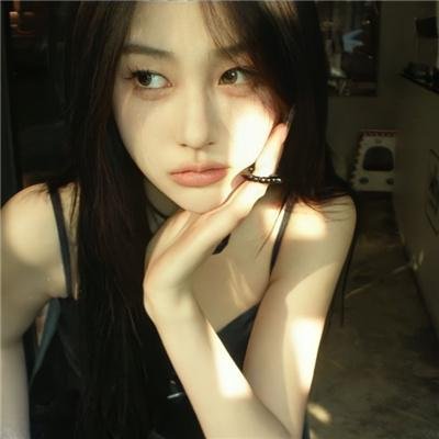 沙滩上的夏娃